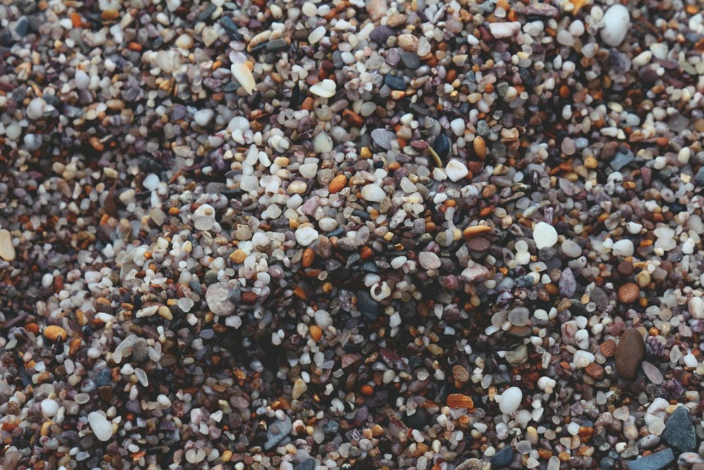 Sometimes the mixed types are very similar and the types in the picture cannot be classified by color sorting, so infrared or X-rays are needed.