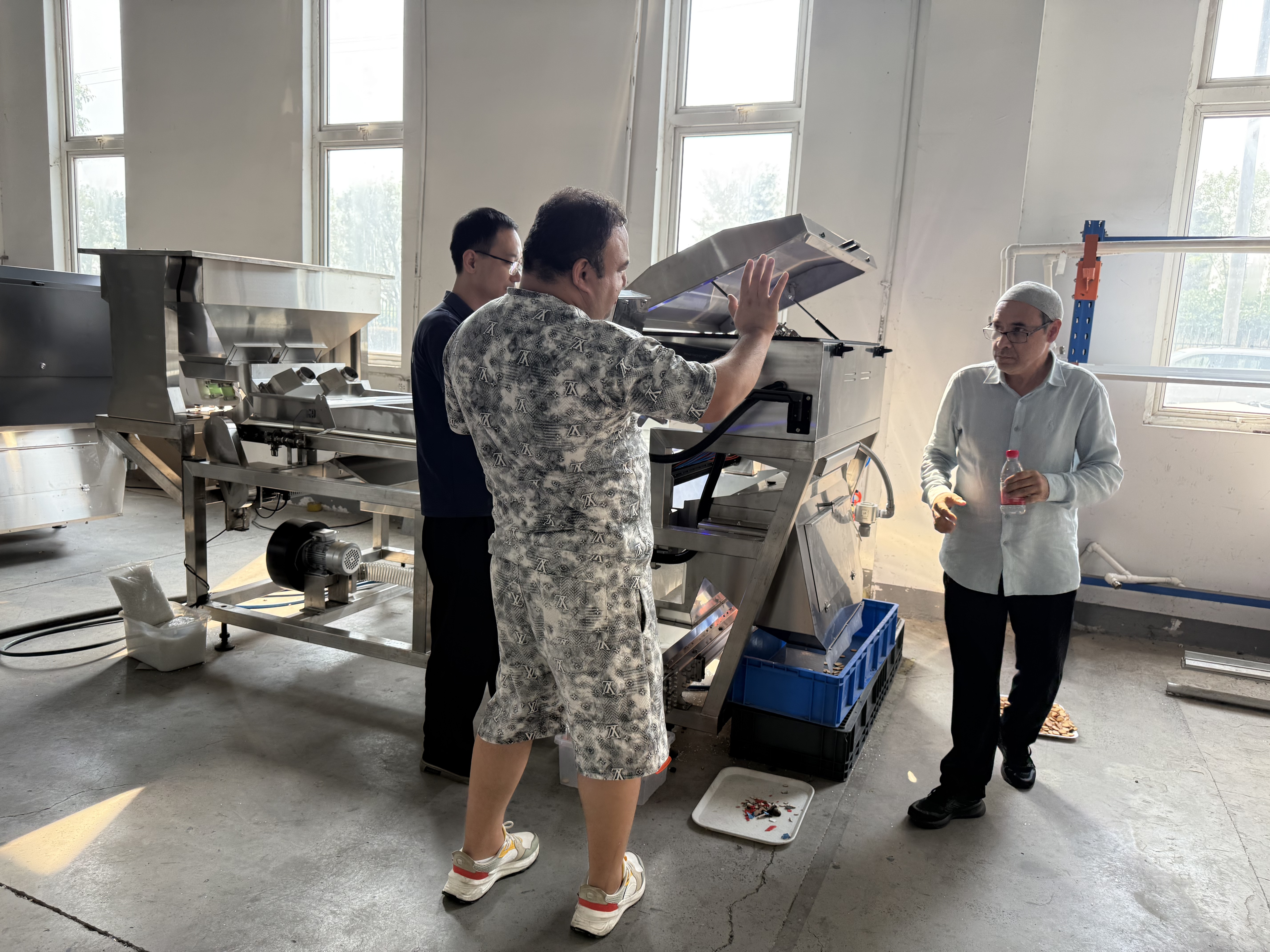 Uzbekistan client visiting MSW factory for sorting machine test